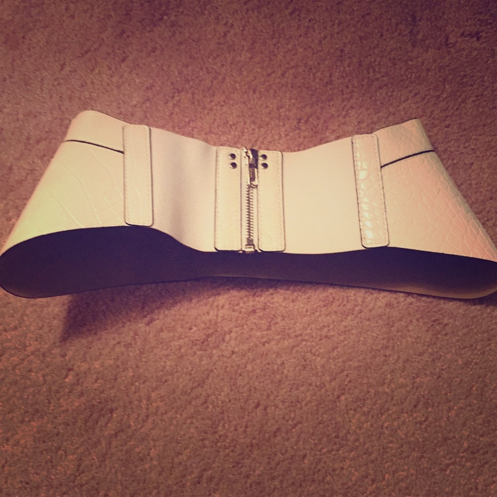 BCBG white faux leather belt never worn small
